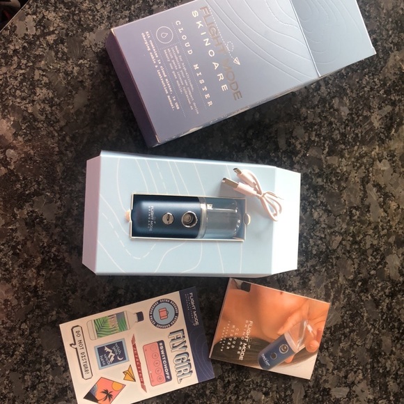 Flight mode skincare mister - Picture 4 of 4